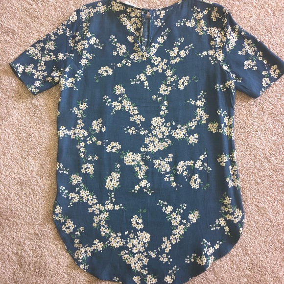 GP&J Baker x HM Floral Top - Picture 2 of 3